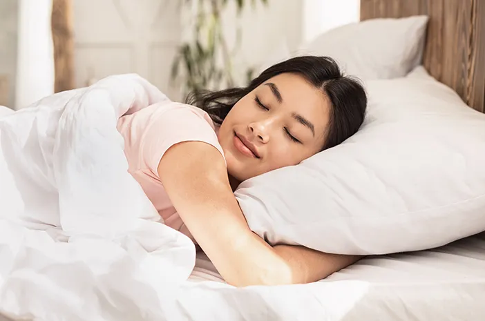 Kebiasaan Malam Hari yang Membantu Kulit Tetap Sehat dan Bersinar